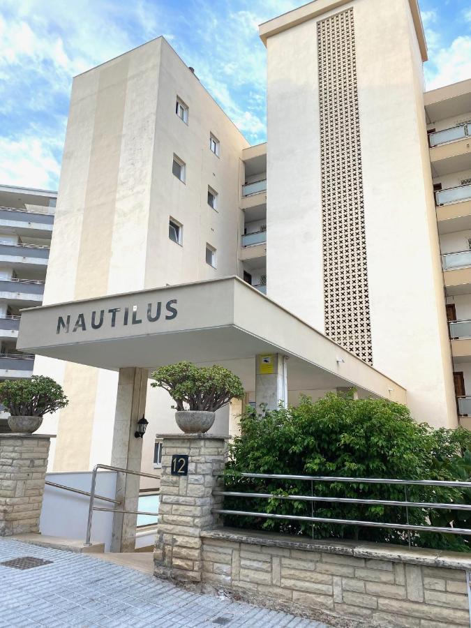 Apartamento Moderno Nautilus Apartment Салоу Екстериор снимка