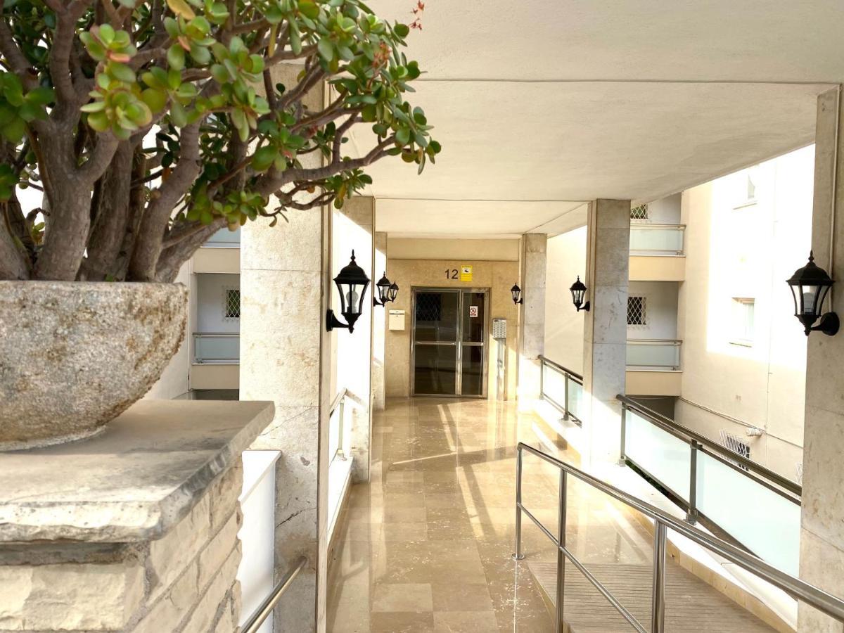 Apartamento Moderno Nautilus Apartment Салоу Екстериор снимка