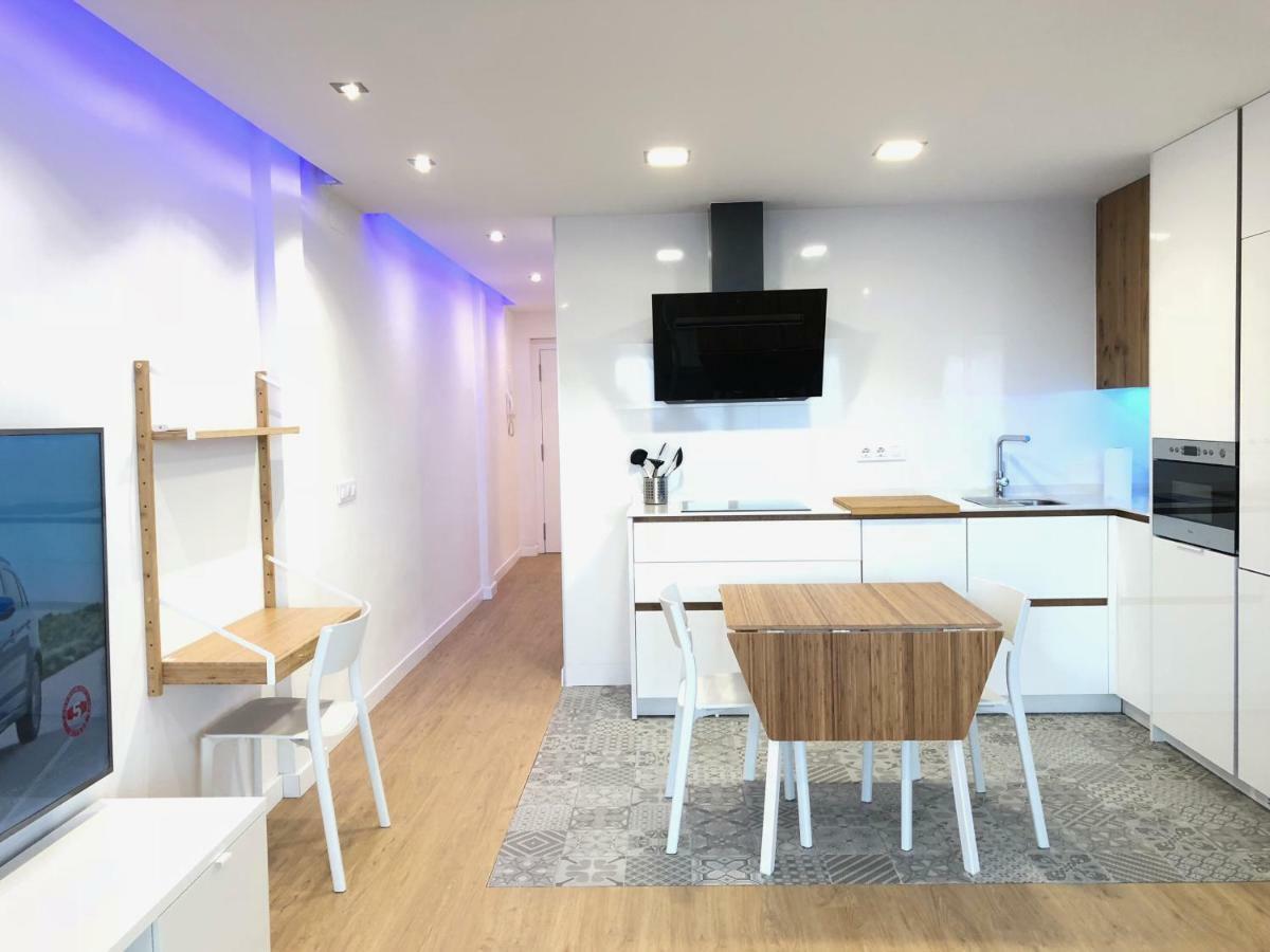 Apartamento Moderno Nautilus Apartment Салоу Екстериор снимка